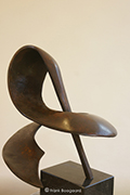 fotodocument bronzen beeld terug